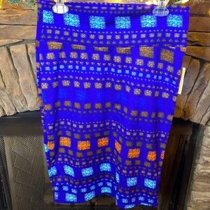 Large Lularoe blue patterned Cassie NWT